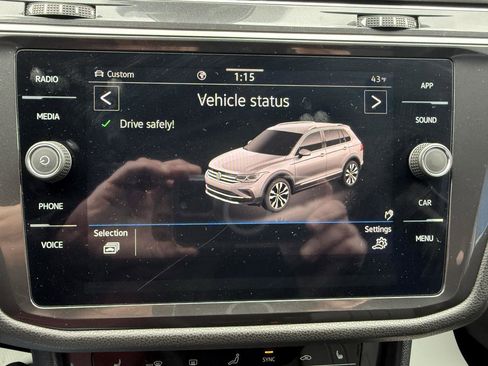 Used 2024 Volkswagen Tiguan SE image 8