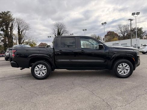 Used 2023 Nissan Frontier SV image 3