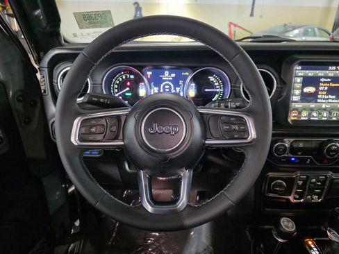 Used 2023 Jeep Wrangler Unlimited Sahara w/ Safety Group AWD/4WD image 29