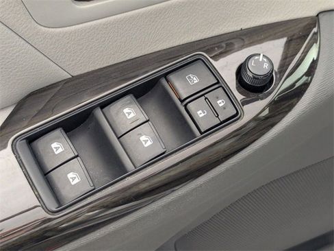 Used 2018 Toyota Sienna XLE w/ XLE Navigation Package image 11