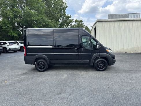 Used 2023 RAM ProMaster 2500 w/ Black Appearance Package FWD image 4