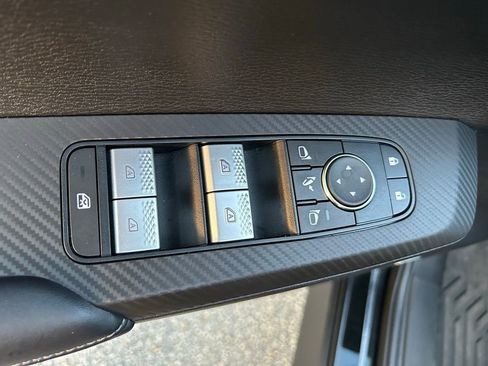 Used 2025 Mitsubishi Outlander SE image 17