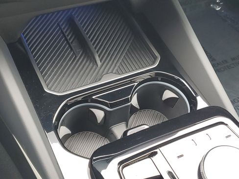 Used 2025 BMW 530i xDrive w/ M Sport Package image 19