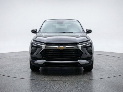 Used 2025 Chevrolet TrailBlazer LT FWD image 2