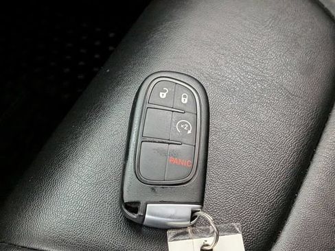Used 2019 Jeep Cherokee Latitude Plus w/ Cold Weather Group AWD/4WD image 35
