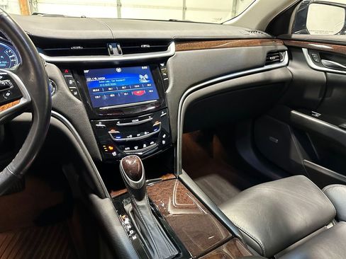 Used 2013 Cadillac XTS Premium image 34