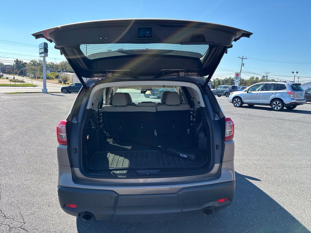 Used 2022 Subaru Ascent Limited AWD/4WD image 16