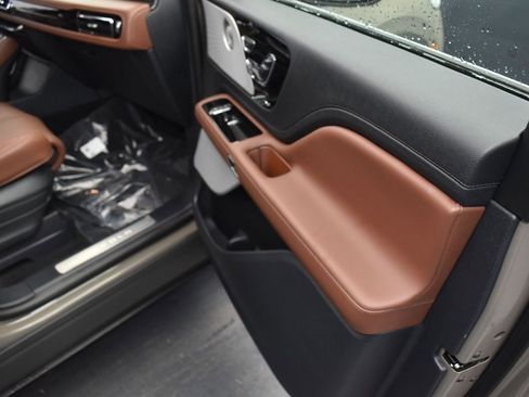 New 2025 Lincoln Aviator Reserve w/ Equipment Group 201A image 19