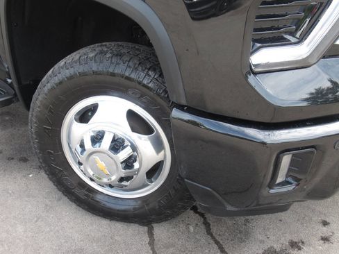 Used 2024 Chevrolet Silverado 3500 High Country w/ High Country Premium Package image 5