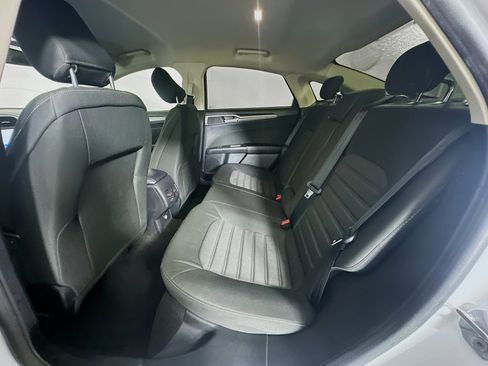 Used 2020 Ford Fusion SE FWD image 28