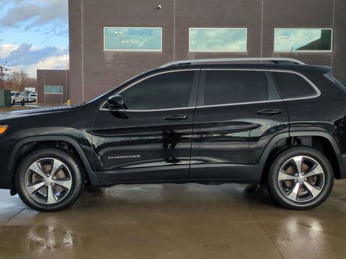 Used 2019 Jeep Cherokee Limited image 2