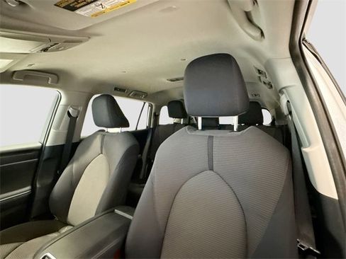 Certified 2023 Toyota Highlander L image 18