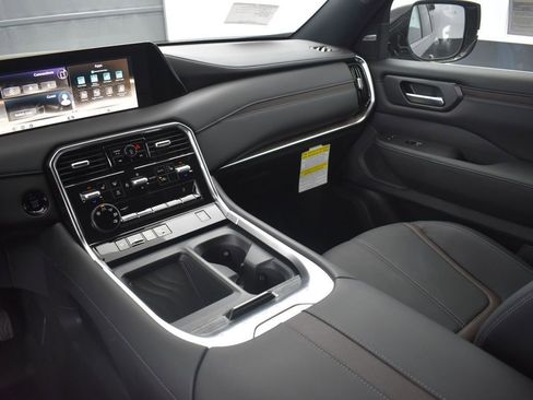 New 2025 Nissan Armada SL w/ Captain's Chari Seat Package image 34