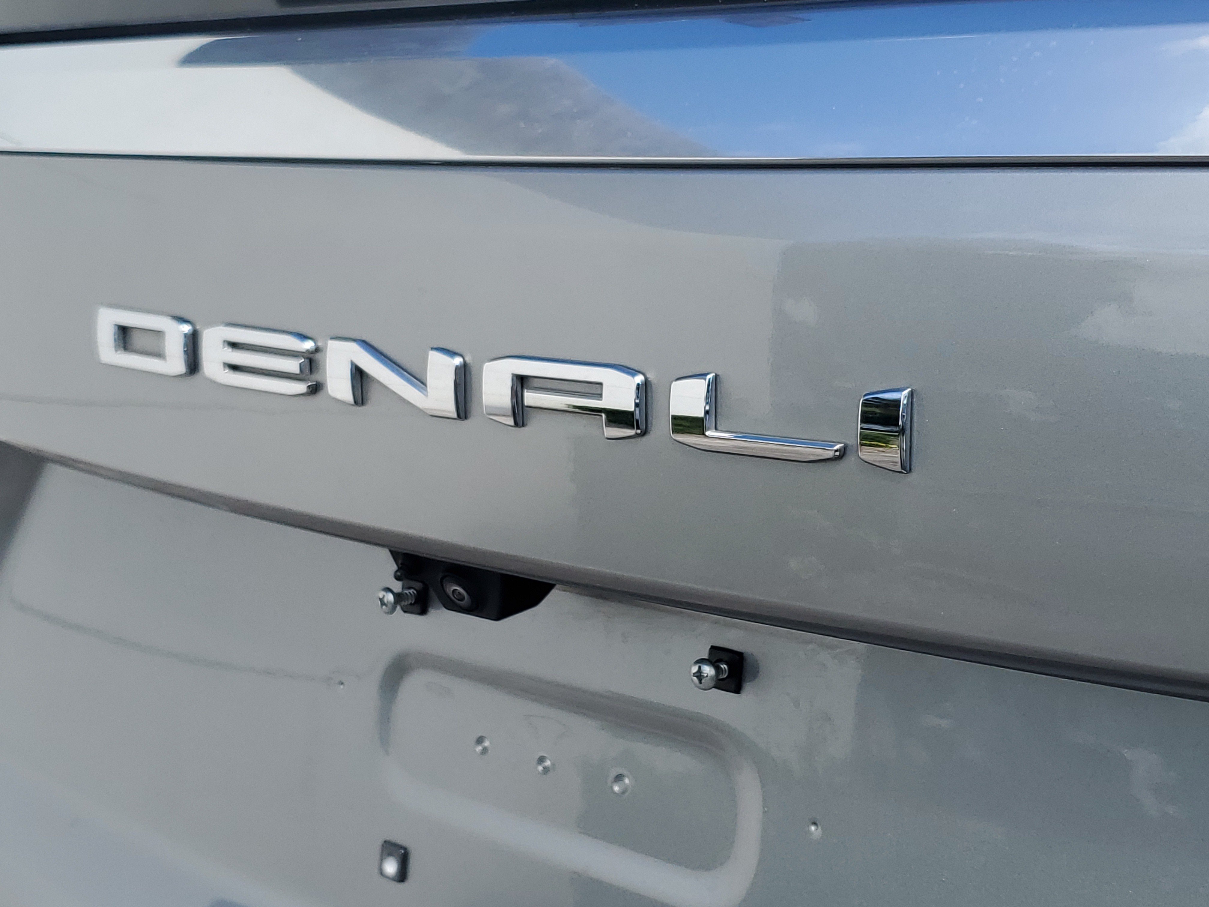 Used 2025 GMC Yukon XL Denali AWD/4WD image 9
