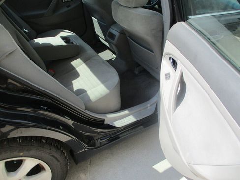 Used 2010 Toyota Camry LE FWD image 21