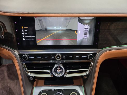 Used 2023 Bentley Flying Spur Azure image 17