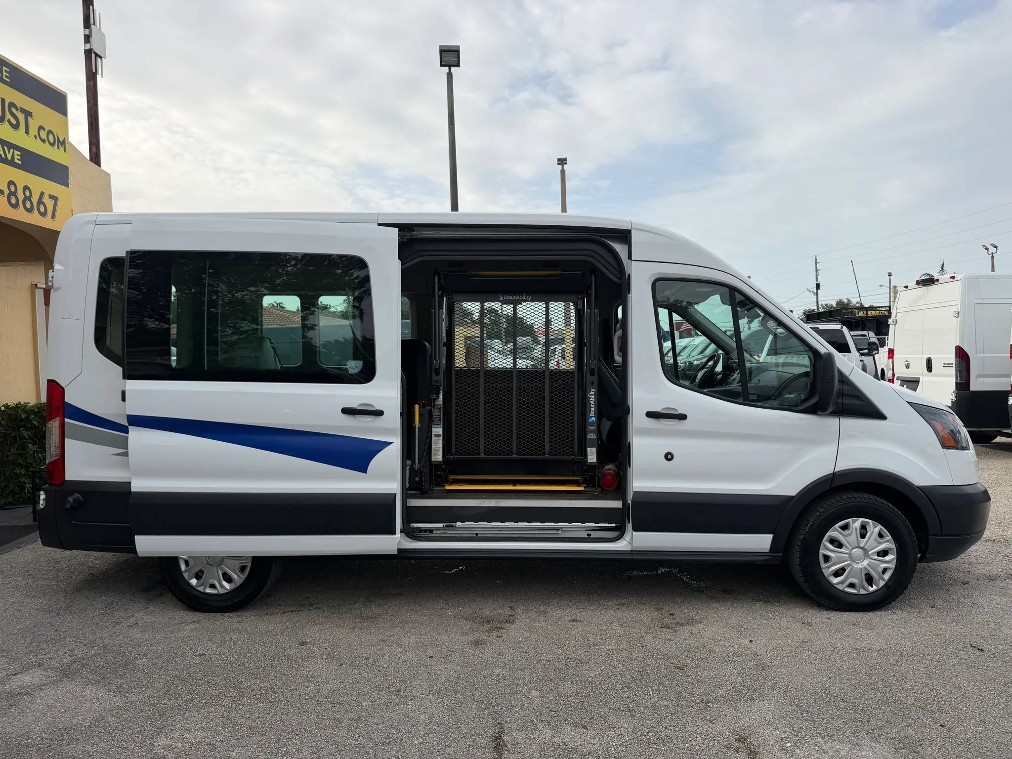 Used 2018 Ford Transit 350 XL RWD image 10