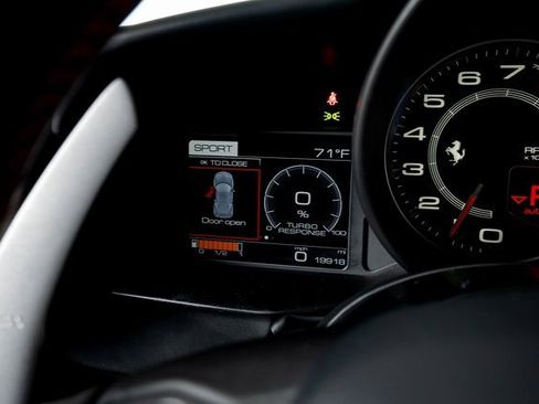 Used 2017 Ferrari 488 GTB image 39