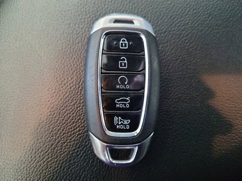 Used 2023 Hyundai Elantra Limited FWD image 32