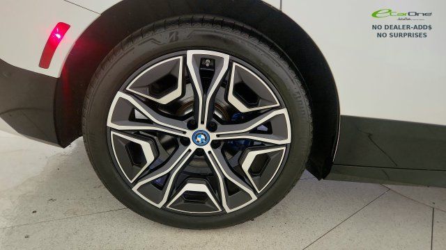 Used 2024 BMW iX xDrive50 w/ Premium Package AWD/4WD image 76
