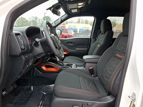 Used 2025 Nissan Frontier PRO-4X image 13