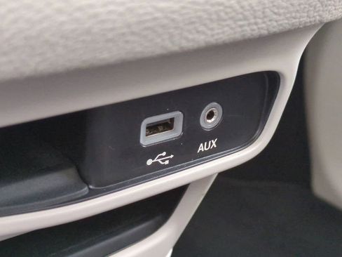 Used 2020 Chrysler Pacifica Limited w/ Tire & Wheel Group image 35