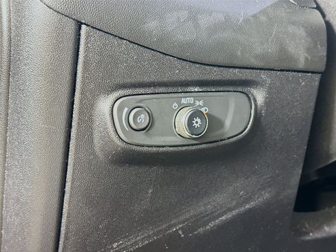 Used 2018 Chevrolet Equinox LS FWD image 5