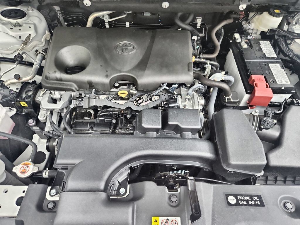 Used 2025 Toyota RAV4 XLE AWD/4WD image 36