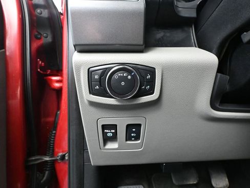 Used 2018 Ford F150 XLT w/ Equipment Group 302A Luxury AWD/4WD image 34