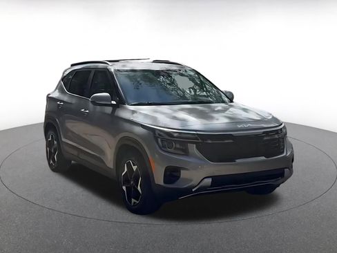 Used 2025 Kia Seltos S FWD image 3