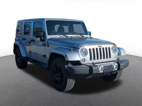 Used 2017 Jeep Wrangler Unlimited Sahara w/ Dual Top Group AWD/4WD image 8