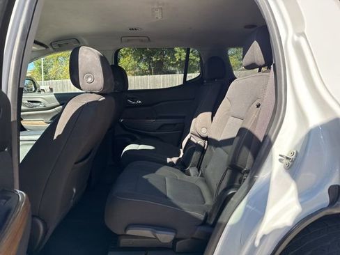 Used 2023 GMC Acadia SLE w/ Driver Convenience Package image 16
