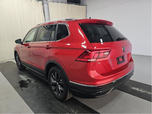 Used 2023 Volkswagen Tiguan SE w/ Panoramic Sunroof Package FWD image 6