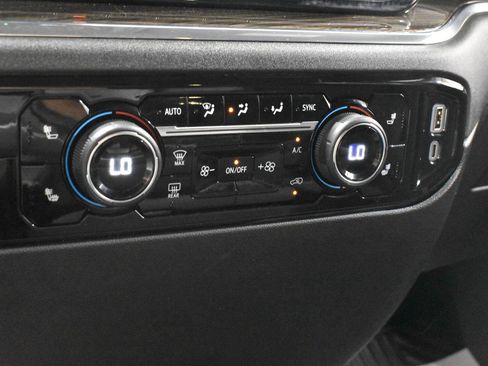 Used 2023 Chevrolet Silverado 1500 LT AWD/4WD image 16