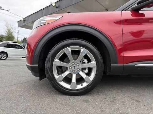 Used 2020 Ford Explorer Platinum w/ Premium Technology Package AWD/4WD image 2