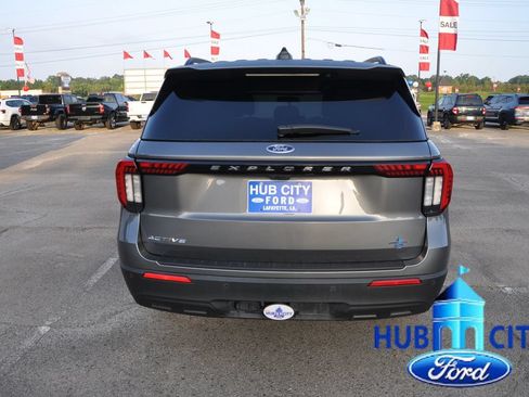 Used 2025 Ford Explorer Active RWD image 4