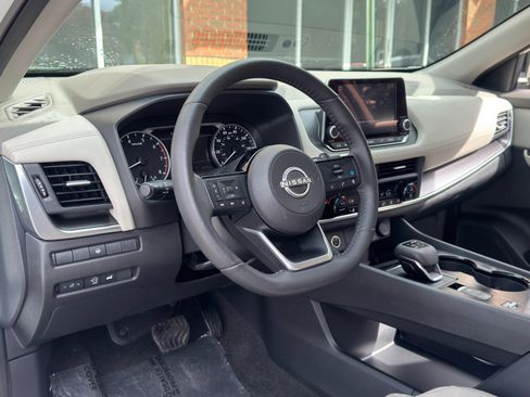 Used 2023 Nissan Rogue SV w/ SV Premium B Package FWD image 13