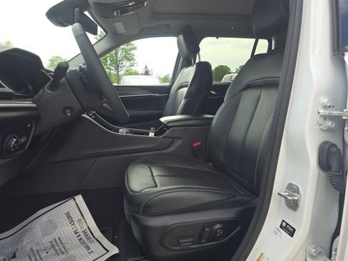 Used 2022 Jeep Grand Cherokee Limited 4xe w/ Luxury Tech Group II image 9