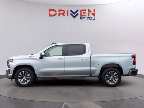 Used 2022 Chevrolet Silverado 1500 LT w/ Z71 Off-Road Package AWD/4WD image 2