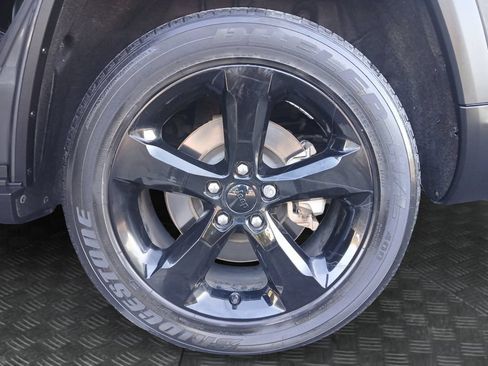 Used 2023 Jeep Grand Cherokee L Laredo RWD image 23