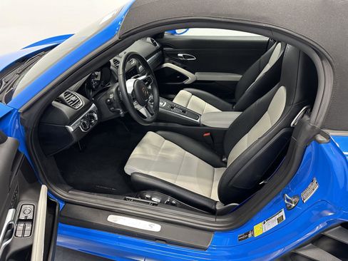 Certified 2025 Porsche 718 Boxster S RWD image 21