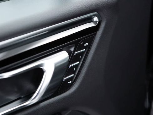 Certified 2026 Porsche Macan image 24