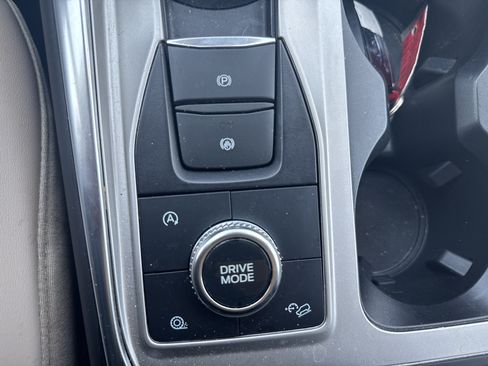 Used 2023 Ford Explorer XLT w/ Equipment Group 202A AWD/4WD image 15