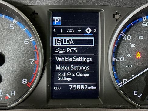 Used 2018 Toyota RAV4 LE image 19