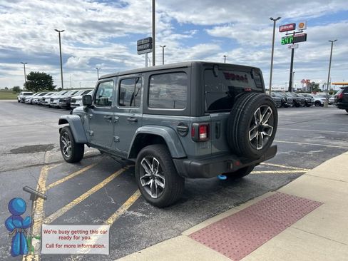 Used 2024 Jeep Wrangler Unlimited w/ Technology Group AWD/4WD image 3