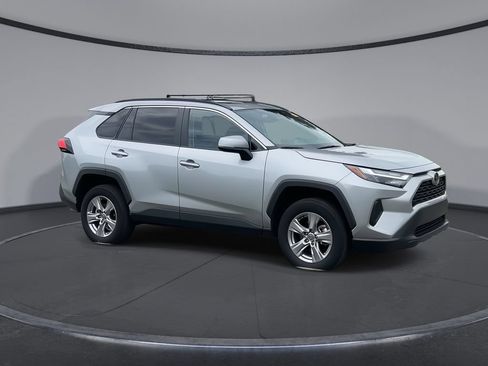 Used 2023 Toyota RAV4 XLE w/ Convenience Package FWD image 2
