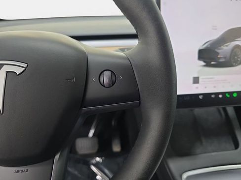 Used 2023 Tesla Model Y Long Range AWD/4WD image 18