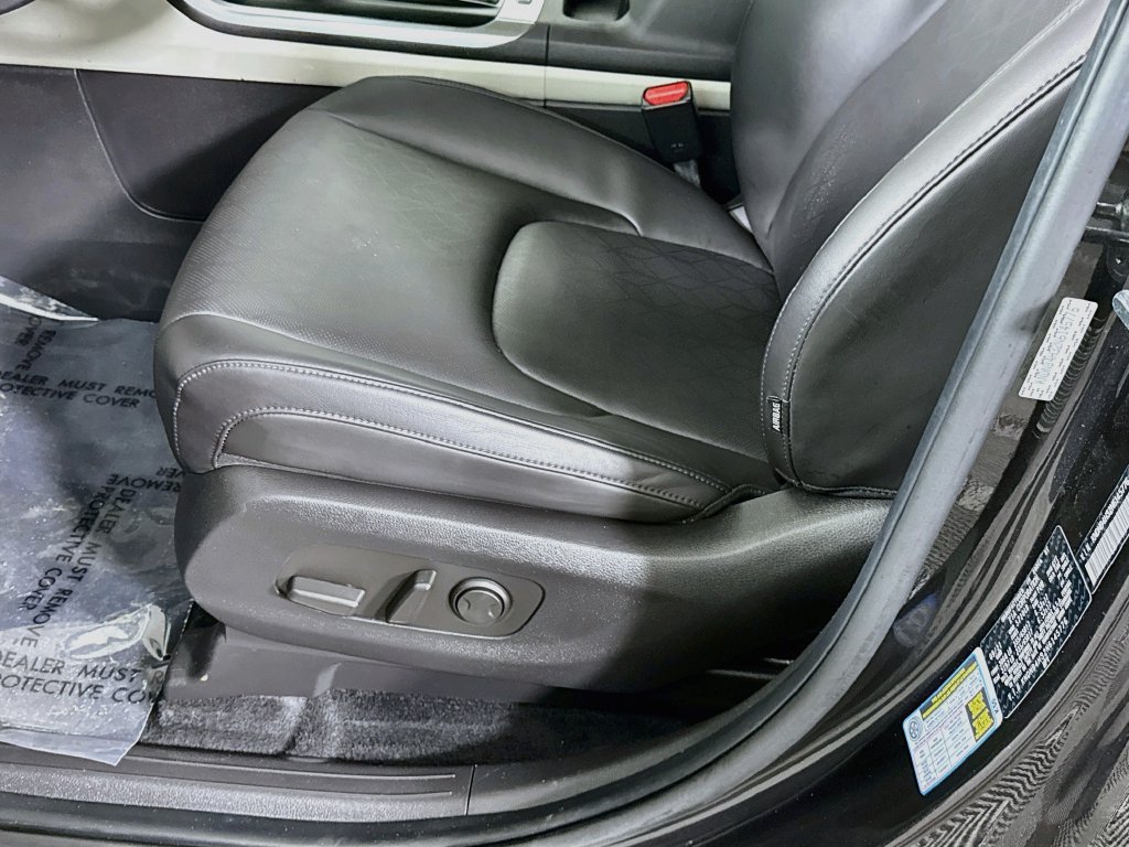 Used 2022 Kia Carnival LX FWD image 24