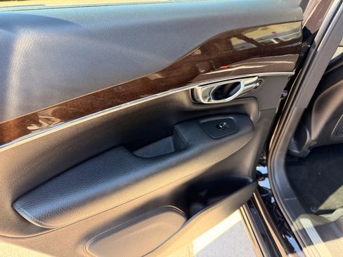 Used 2016 Volvo XC90 T6 Momentum image 34