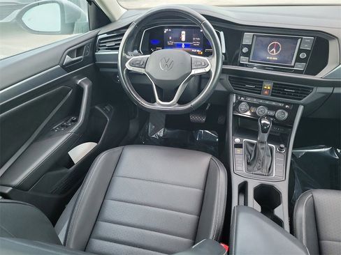 Certified 2022 Volkswagen Jetta SE image 10